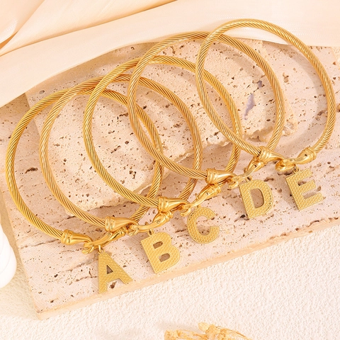 Mode Roestvrij Staal Gedraaide Kabel Armband Voor Vrouwen Verguld Beginletter Hoefijzer Armring Sieraden Cadeau
