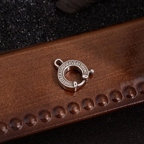 Fermoir à Ressort Rond en Cuivre Plaqué Argent Vintage Gravé Love Is Reason For Everything Accessoires de Bijoux DIY