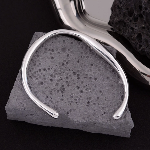 Minimalistische Kupfer Versilberte Unregelmäßige Flüssigmetall Manschetten Armreif Für Damen Vintage Geometrischer Offener Schmuck