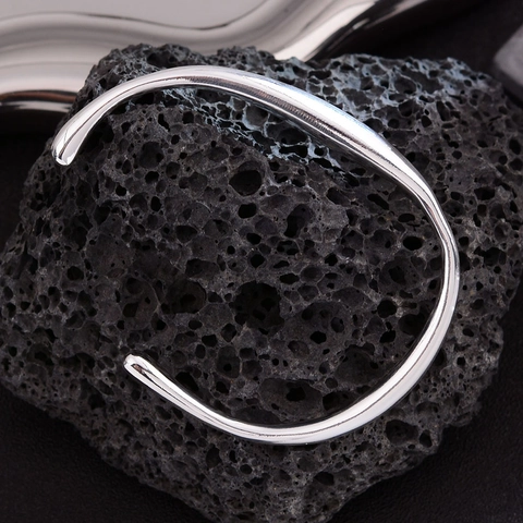 Minimalistische Kupfer Versilberte Unregelmäßige Flüssigmetall Manschetten Armreif Für Damen Vintage Geometrischer Offener Schmuck
