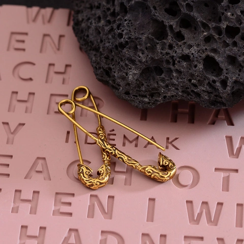 New Chinese Style Vintage Gold Safety Pin Earrings Brooch Dual Use Copper Relief Carving Flower Pattern Luxury Jewelry For Women