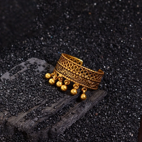 Retro Messing Vergoldet Offener Ring Für Damen Hohl Blumenrelief Verstellbarer Ring Mit Hängenden Perlen Böhmischer Ethnoschmuck