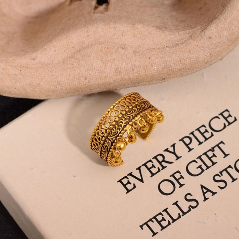 Retro Messing Vergoldet Offener Ring Für Damen Hohl Blumenrelief Verstellbarer Ring Mit Hängenden Perlen Böhmischer Ethnoschmuck