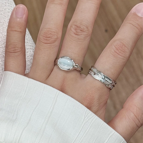 Minimalistischer Silberfarbener Federring Offen Für Damen Nischendesign Mondstein Eingelegt Unregelmäßiger Verstellbarer Fingerring Schmuck