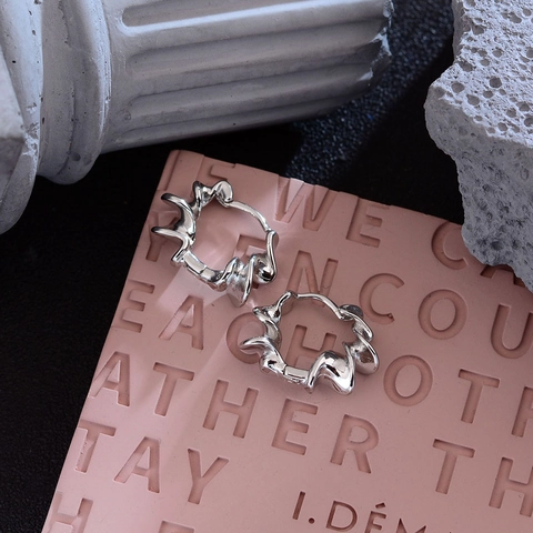 Irregular Spiral Liquid Metal Hoop Earrings Punk Hip Hop Minimalist Silver Plated Copper Ear Clips Women Jewelry