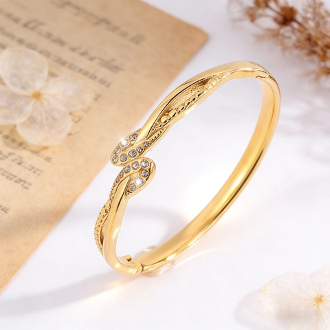 Luxuriöser Vergoldeter Edelstahl Armreif Für Damen Zirkonia Eingelegt Verstellbarer Offener Armband Mode Schmuck Geschenk