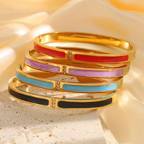 Bracelet Jonc en Acier Inoxydable et Émail pour Femme Plaqué Or 18K Ovale Avec Fermoir et Trois Strass Bijoux Mode Navettage