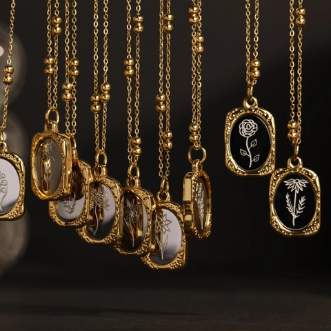 Collana Con Fiore Del Mese Di Nascita Vintage Francese Ciondolo Rettangolare Acciaio Al Titanio Oro 18K Doppio Strato