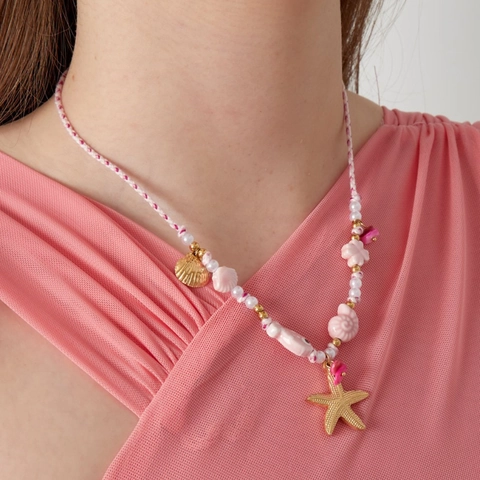 Collier Pendentif Étoile de Mer et Coquillage Bohème en Acier Inoxydable Plaqué Or 18K Corde Tressée Bijoux de Plage pour Femme