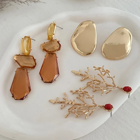 Exaggerated Gold Alloy Metallic Irregular Geometric Stud Earrings Amber Resin Gemstone Dangle Earrings With Stainless Steel Earring Post For Women Fashion Jewelry