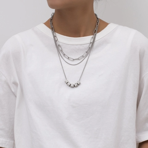 Collana a Triplo Strato in Acciaio Inossidabile Retrò Con Pendenti a Dado Faccina Sorridente in Lega Gioielli Streetwear Unisex