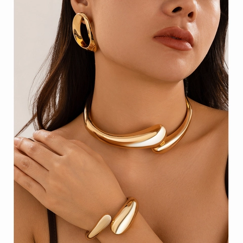 Set di Gioielli in Lega Esagerata Goccia d'Acqua Metallo Lucido Bracciale Aperto Collana Robusta Orecchini per Donna
