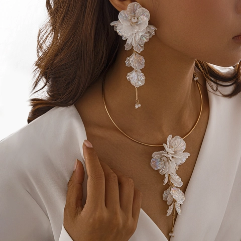 Irriserende Bloemen Choker Halsketting Met Oorbellen Goud Metaal Kunststof 3D Bloemen Hanger Sieraden Voor Dames Vakantie Feest
