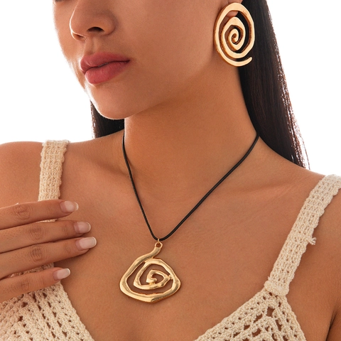 Women Creative Metal Spiral Pendant Necklace Geometric Alloy Wax Cord Statement Jewelry For Daily Date Gold Silver Necklaces