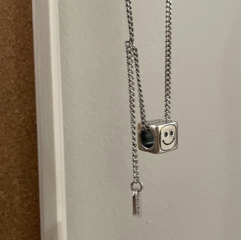 Collana con Pendente a Cubo in Rame e Zircone Placcato Argento per Donna Viso Sorridente Stella Lettera Good Luck Gioielli