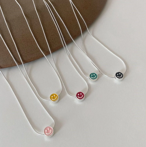 Lachendes Gesicht Emaille Anhänger Halskette Bunt Tropföl Kupfer Schlangenkette Schlüsselbeinkette Schmuck Für Damen Minimalistischer Lächeln-Ausdruck
