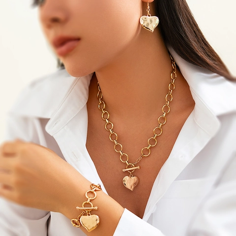 Set di Gioielli con Ciondolo a Cuore in Lega Vintage per Donna Collana a Catena Grossa Bracciale Martellato Orecchini a Disco Gioielli Regalo