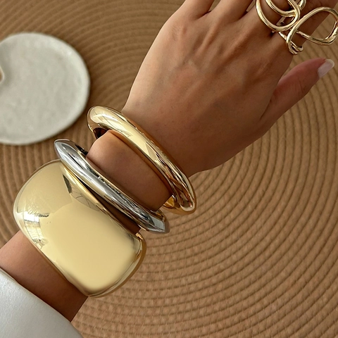 Set di Bracciale Rigido in Metallo Geometrico e Anelli Incrociati Astratti per Donna Set di Gioielli Minimalisti Lucidi