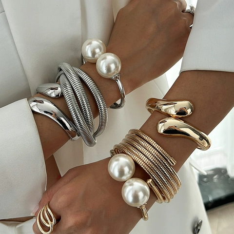 Fashion Metal Spring Spiral Bracelet Punk Large Artificial Pearl Open Bangle Minimalist Multilayer Statement Ring Jewelry For Women