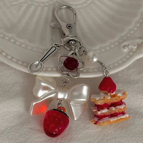 Sweet Strawberry Cake Keychain Imitation Artificial Pearl Bow Bear Bag Pendant Western Cowboy Hat Punk Guitar Spider Keyring For Women