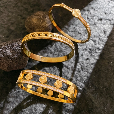 Luxury Stainless Steel Gold Plated Zirconia Bangle For Women Elegant Clover Flower Meander Pattern Fashion Jewelry Gift
