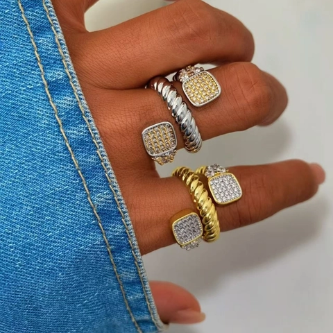 Luxus 18K Vergoldet Kupfer Gedrehtes Kabel Offenes Armreif Ring Zirkonia Quadratisches Ende Verstellbar Modeschmuck Damen