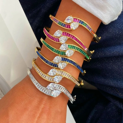 Set di Gioielli in Rame Placcato Oro Luxury Bracciale Aperto e Anello con Zirconia Colorata a Pera per Matrimonio Donna