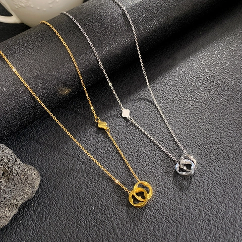 Elegant Stainless Steel Interlocking Ring Pendant Necklace With Four Leaf Clover Charm For Women Gold Silver Neck Jewelry