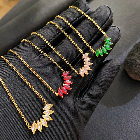 Collier avec Pendentif Goutte d'Eau en Zircone Multicolore en Acier Inoxydable Plaqué Or Taille Marquise Forme Éventail pour Femme