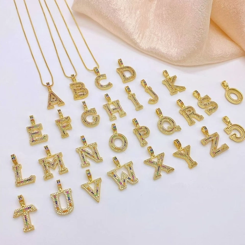 Ciondolo Alfabeto In Rame Placcato Oro Con Zirconia Arcobaleno Multicolore Hip Hop Street Fashion Lettera Charm Per Creazione Gioielli