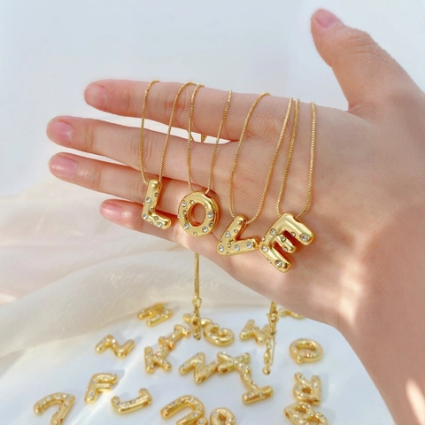 Ciondolo Solo Lettera Alfabeto a Palloncino in Rame Placcato Oro 18 Carati con Zirconia per Donna Elegante Regalo Gioielli con Iniziale Personalizzata