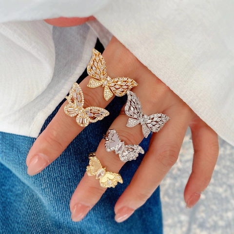 Anello Abierto de Mariposa Elegante para Mujer Cobre Chapado en Oro de Dieciocho Quilates Circón Incrustado Ajustable Joyería de Moda