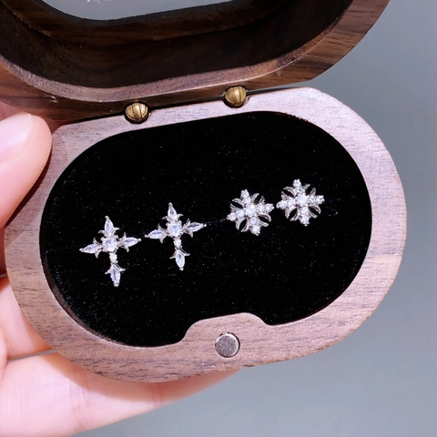 Titanstahl Zirkonia Kreuz Irisblüte Ohrknorpel-Ohrstecker Für Damen Süßer Cooler Helix-Piercing-Schmuck Mit Schraubverschluss