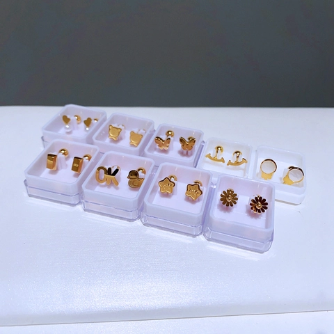 Titanstahl Schraubverschluss Ohrstecker Für Damen Echtgold Beschichtet Gänseblümchen Stern Herz Bär Schmetterling Einfacher Eleganter Modeschmuck