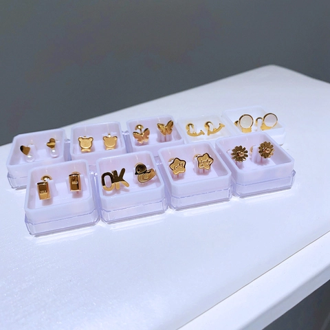 Titanstahl Schraubverschluss Ohrstecker Für Damen Echtgold Beschichtet Gänseblümchen Stern Herz Bär Schmetterling Einfacher Eleganter Modeschmuck