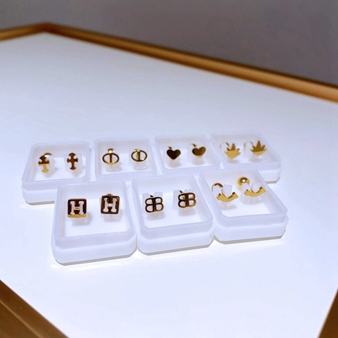 Edelstahl Ohrstecker Titanstahl Schraubverschluss Minimalistisch Gold Silber Herz Schmetterling Kreuz Buchstaben Ohrringe Unisex Schmuck