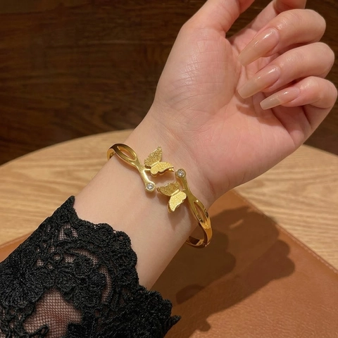 Minimalist Stainless Steel Frosted Butterfly Bangle For Women Gold Plated Double Butterfly Zirconia Inlaid Cuff Bracelet Jewelry Gift