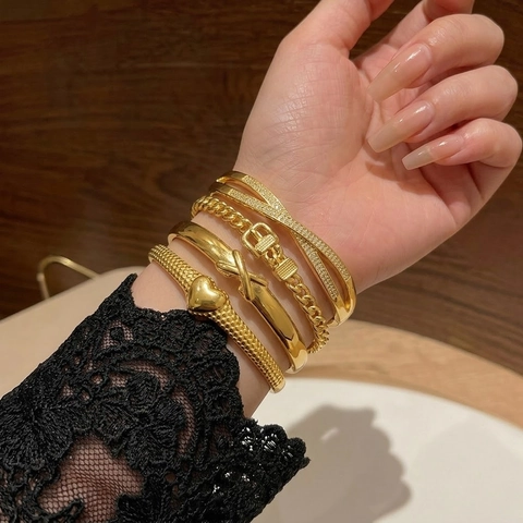 Fashion Stainless Steel Bangle For Women Gold Plated Geometric Heart Knot Belt Buckle Crossover Wave Pattern Jewelry Gift