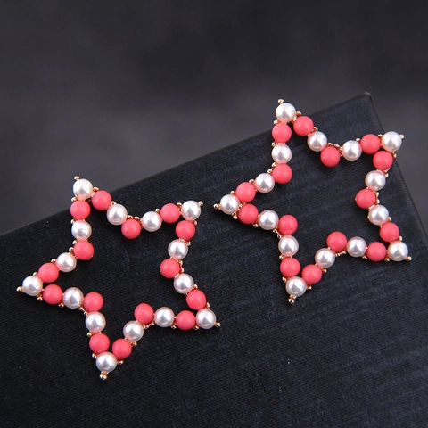 Boucles d'Oreilles Clous Étoile Creuse Avec Imitation Künstliche Perle Et Künstliche Perles Colorées Boucles d'Oreilles Géométriques En Alliage Pour Bijoux Femme