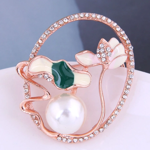 Broche de Flor de Loto de Esmalte de Oro Rosa Vintage Con Perla Artificial de Imitación Blanca Y Diamantes Checos Elegante Alfiler Mujer