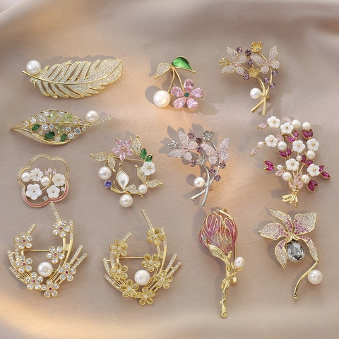 Elegant Feather Flower Brooch With Freshwater Pearl Zirconia For Women Luxury Copper Alloy Corset Pin Jewelry Wedding Party Gift
