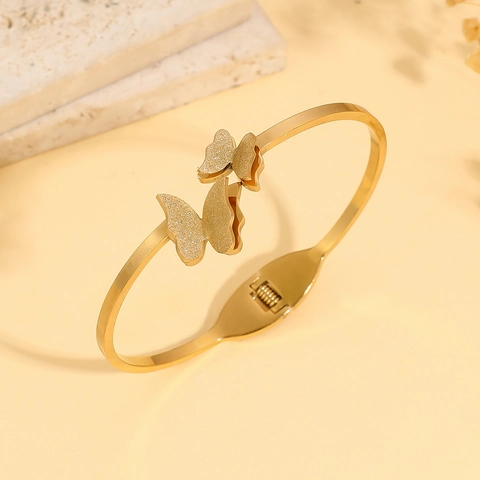 Elegant Stainless Steel Gold Frosted Butterfly Bangle For Women Luxury Minimalist Butterfly Charm Bangle Jewelry Gift