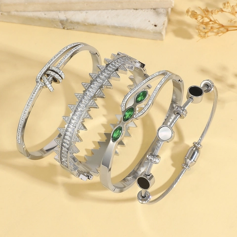 Fashion Open Stainless Steel Bracelet For Women Cubic Zirconia Baguette Cut Green Gem Punk Spike Twisted Wire Bangle