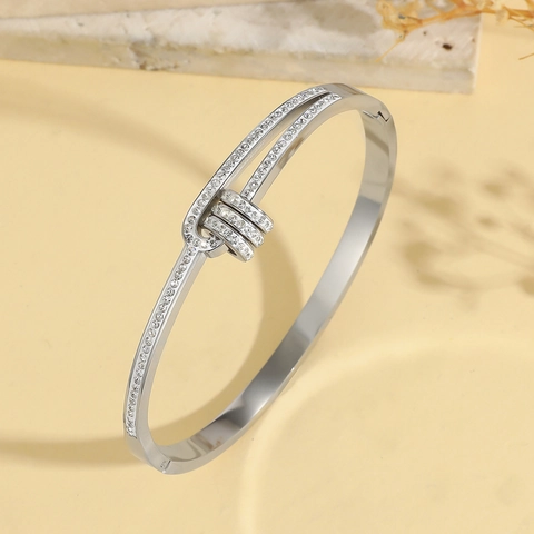 Fashion Open Stainless Steel Bracelet For Women Cubic Zirconia Baguette Cut Green Gem Punk Spike Twisted Wire Bangle