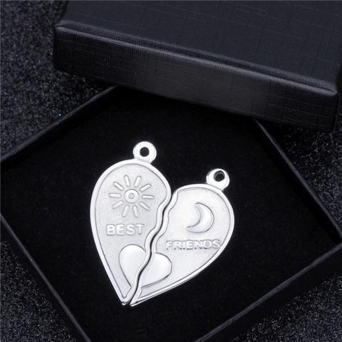 Collana con Ciondolo a Forma di Cuore in Acciaio Inossidabile con Cuciture Best Friends Sole Luna Lucidato a Specchio