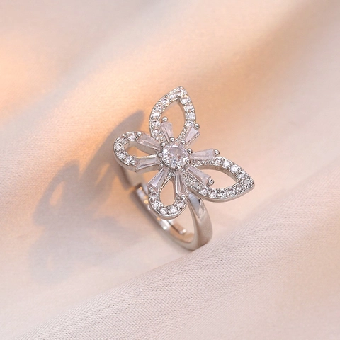 Fashion Stainless Steel Rhinestone Butterfly Necklace For Women Elegant Hollow Crystal Insect Pendant Chain Clavicle Neck饰 Gift