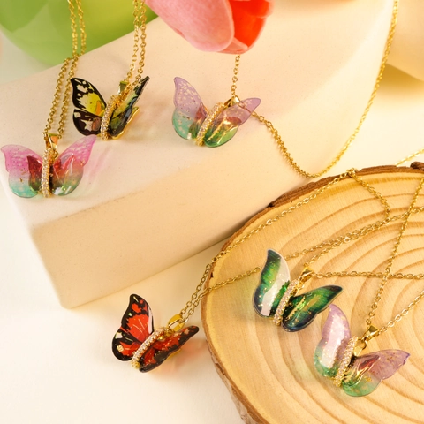 Titanium Steel Butterfly Pendant Necklace For Women Gold Plated Resin Zirconia Inlaid Adjustable Colorful Clavicle Chain Jewelry