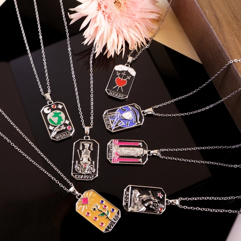 Vintage Tarot Card Pendant Necklace For Women Stainless Steel Chain Alloy Enamel Magician Empress Sun Moon Mystical Jewelry Gift