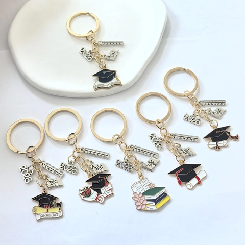 2026 Abschluss Schlüsselanhänger Geschenk Doktorhut Diplom Buch Lineal Legierung Emaille Absolvent Souvenir Ring Für Studenten Party