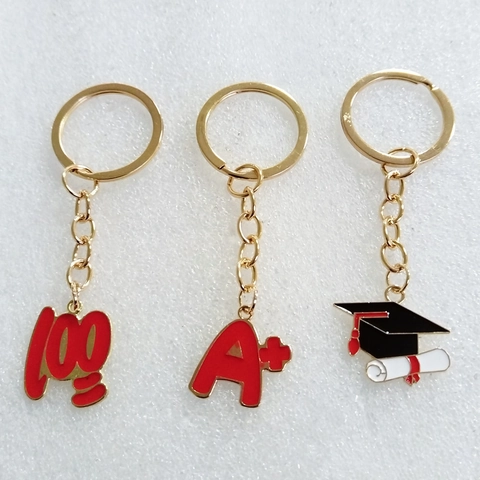 Porte-clés de Graduation en Alliage d'Émail Chapeau de Gradué Parchemin de Diplôme Robe Académique 2024 Cadeau Souvenir pour Étudiants
